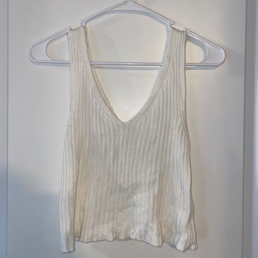 White knitted tank top